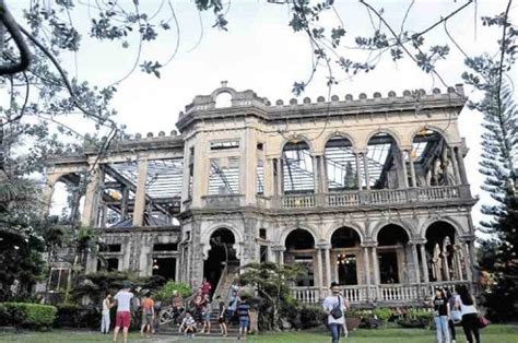 lizares mansion bacolod|The story of Negros laid bare in the ancestral houses of .